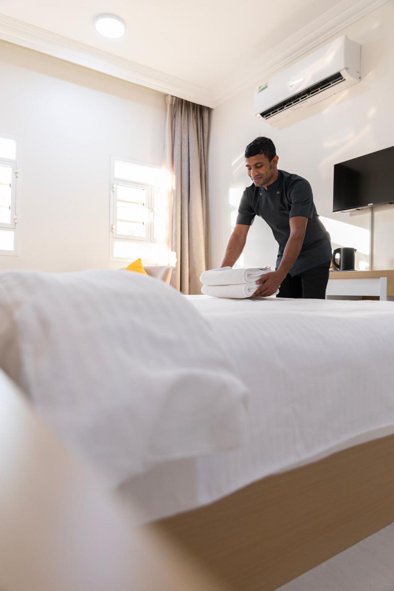 Riviera Suites , Hotel Apartement 수르 외부 사진